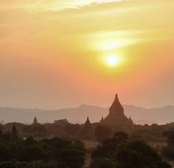 Pôr Sol Através Dos Templos Bagan Myanmar Esta Antiga Cidade — Fotografia de Stock