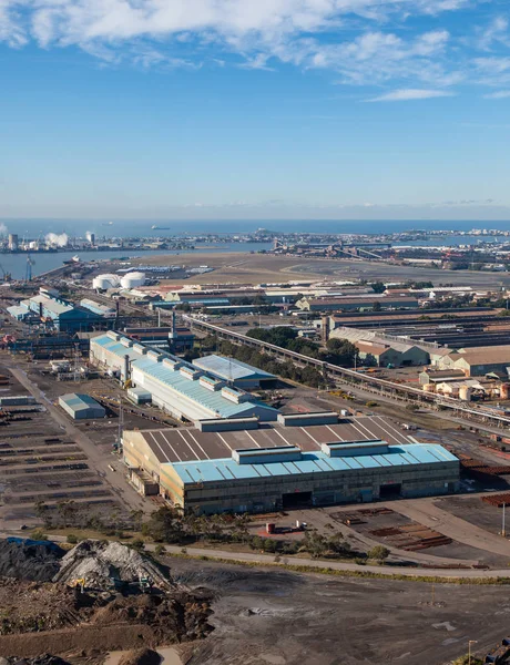 ニューカッスル港コンビナートの空撮 ニューカッスル鋼の製造で重要な工業地域であり 石炭産業支配的な重工業 — ストック写真
