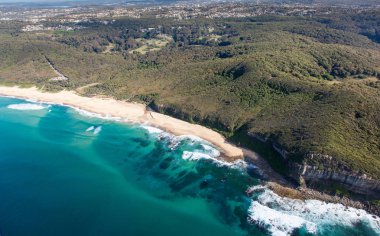 Dudley Beach - Newcastle Avustralya hava görünümünü. Bu plaj devlet park ile çevrilidir ve yerel sörfçü ve beach goers için popüler bir plaj.