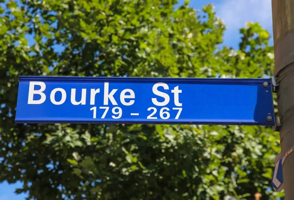Uma Placa Rua Com Bourke Street Uma Das Principais Ruas — Fotografia de Stock