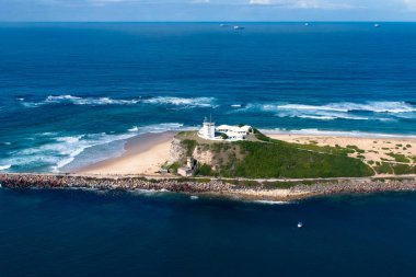 Nobbys deniz feneri bir havadan görünümü bulunan bir Newcastle Avustralya avcı Nehri'nin ağzında. Bu deniz feneri liman şehrin önemli bir dönüm noktası olduğunu.