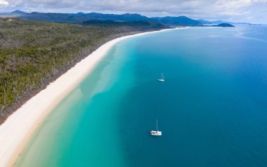 Whitsunday'nın Kuzey Queensland güzel Whitehaven plaj havadan görünümü. Bu plaj kez bir dünyanın en iyi seyahat anketlerde oy olduğunu.