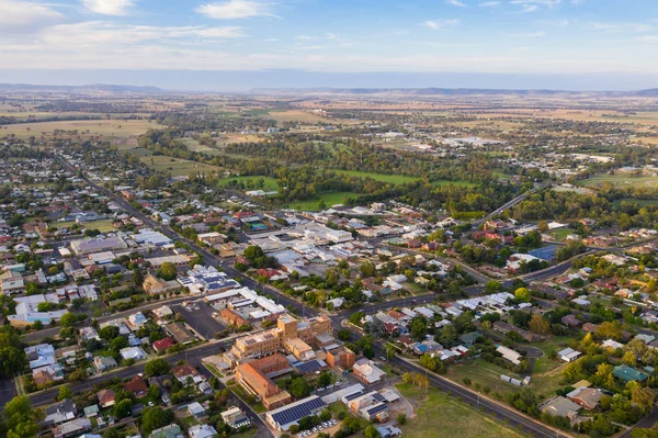 Nsw 中部的 Cowra 鸟图周围环绕着农村土地 这个城镇是该地区重要的核心中心 Cowra Nsw Australian — 图库照片