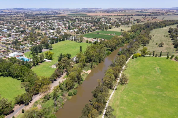 拉奇兰河是中南湖的一条主要河流 流经新南威尔士州中西部重要的地区城镇考拉镇 澳大利亚科布拉 — 图库照片