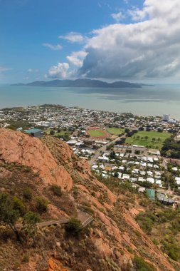 Castle Hill Townsville ve Magnetic Island görünümünden