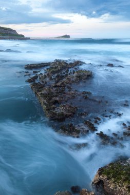 Nobbys Deniz Feneri doğru Newcastle Rocks