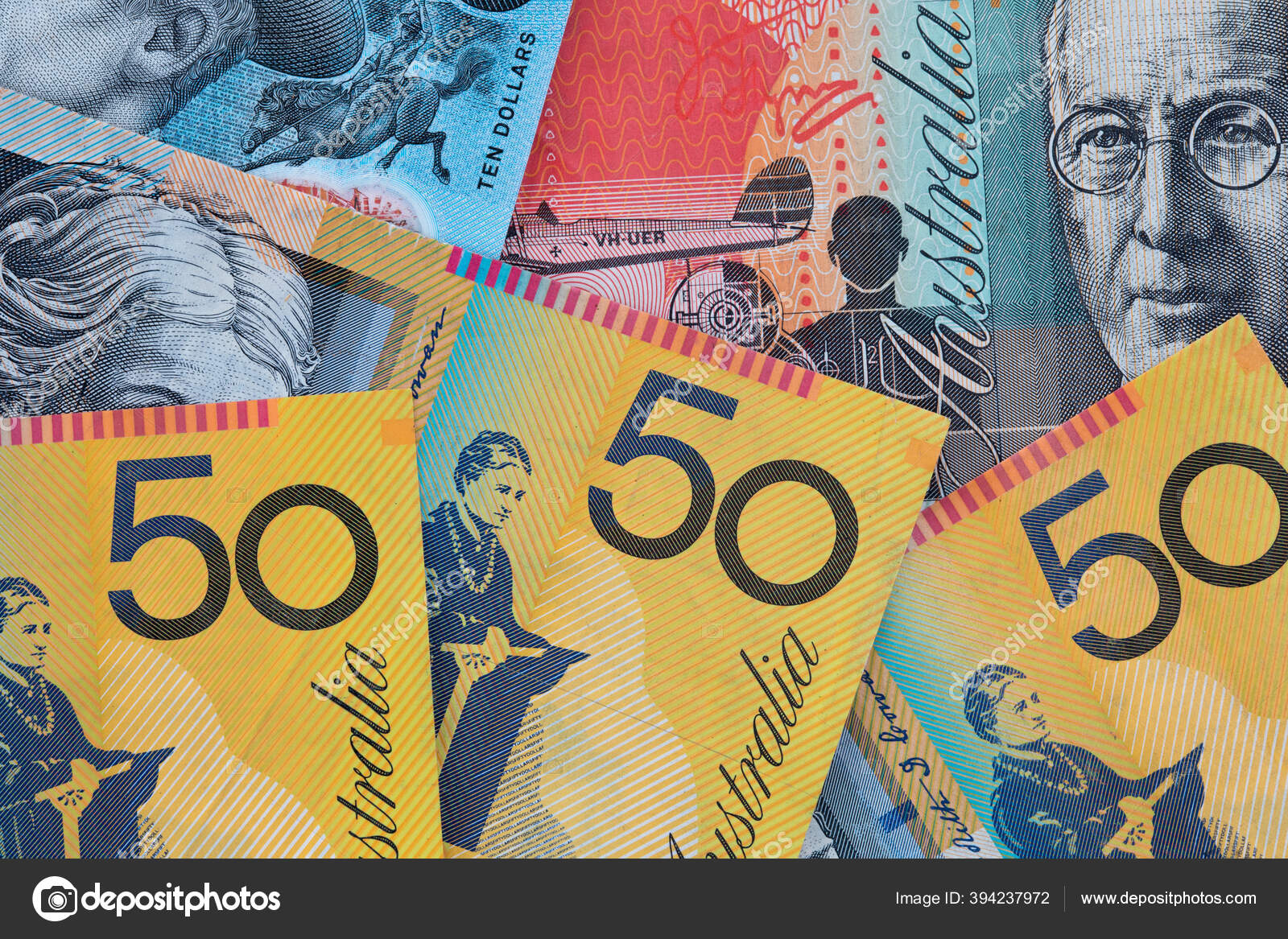 澳大利亚货币的自上而下的形象包括十二十和五美元钞票——图库图片© jeayesy #394237972