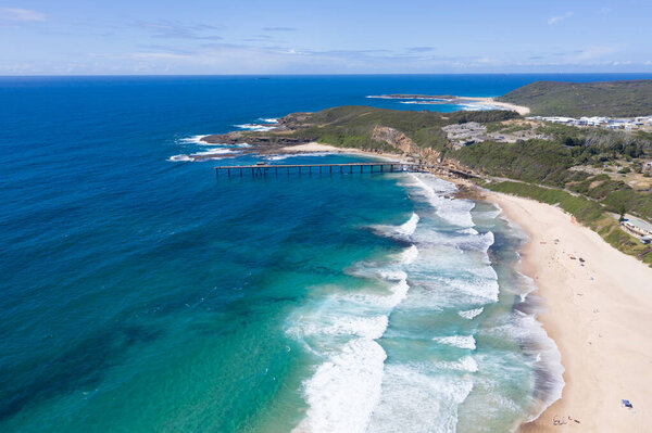 Кэтрин Хилле Бэй вид с воздуха на историческую деревушку, которая раньше была угольным форпостом, а теперь является очень любимой частью центрального побережья Нового Южного Уэльса Австралии.