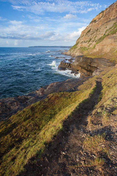 Rugged Pasarela Largo Ladera Del Acantilado Cerca Bogie Hole Newcastle — Foto de Stock