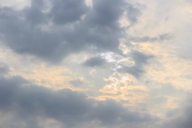 Gökyüzü arka planında bulutlar