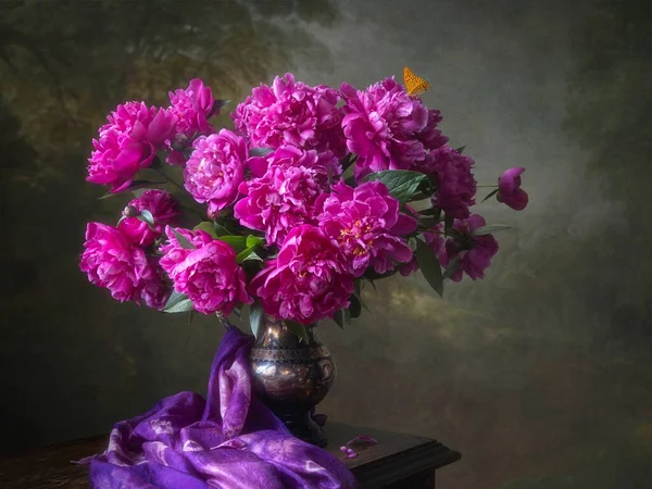 Still Life Lilac Peonies Butterfly — Stock Photo, Image