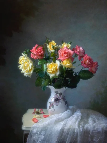Natura Morta Con Splendido Bouquet Rose — Foto Stock