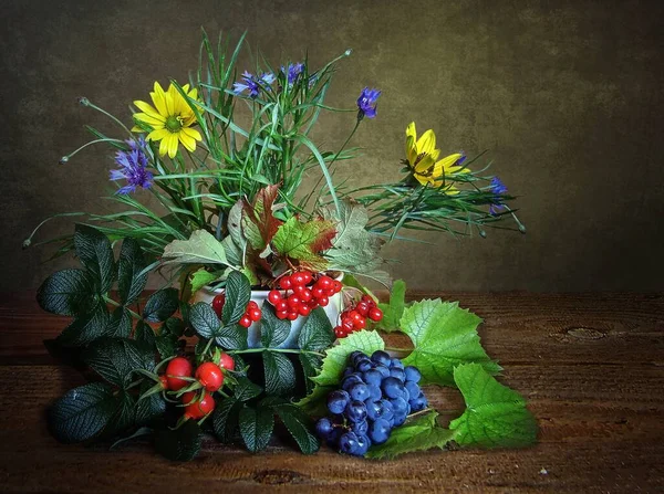 Nature Morte Automne Avec Bouquet Viorne Fruits — Photo