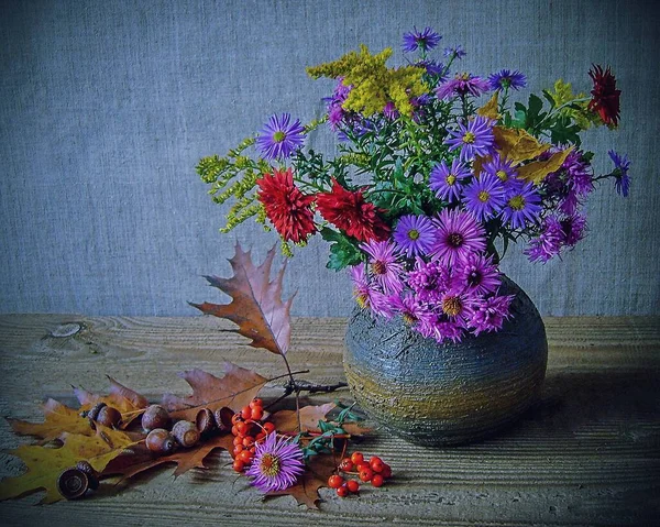 Outono Ainda Vida Com Flores Frutos — Fotografia de Stock
