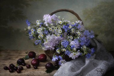 Çiçekler ve meyvelerle dolu yaz