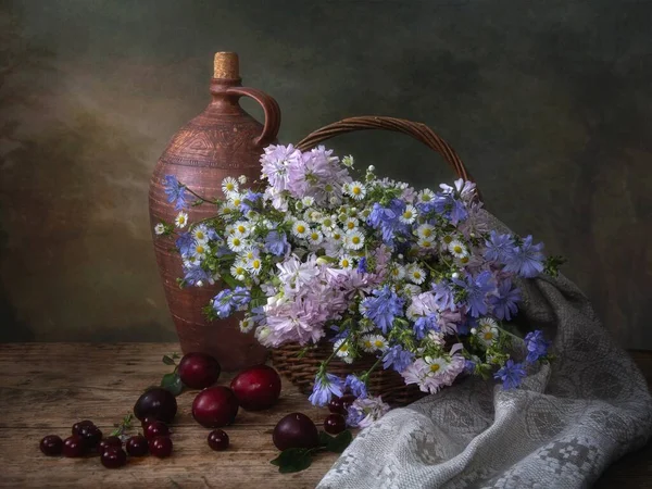 Nature Morte Avec Panier Fleurs Sauvages — Photo