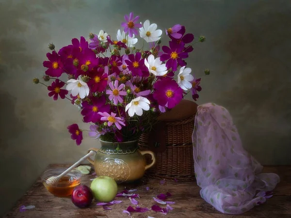 Stilleven Met Boeket Van Kleurrijke Bloemen Honing — Stockfoto