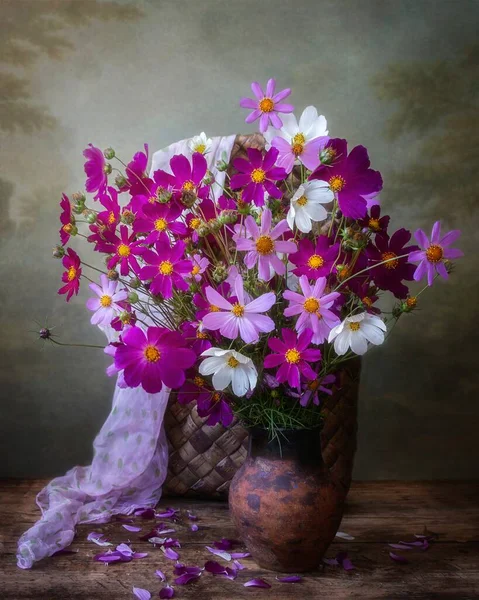 Natureza Morta Com Buquê Flores Coloridas — Fotografia de Stock