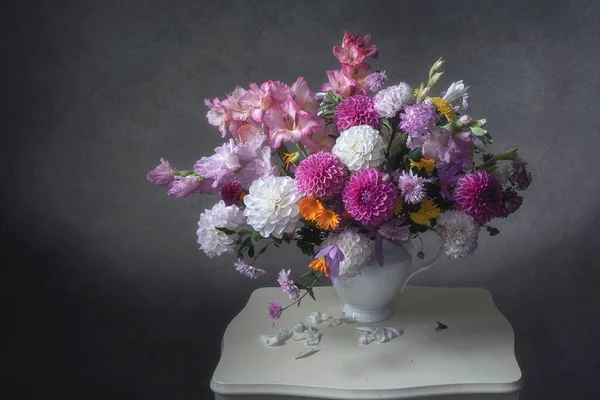 Natura Morta Con Splendido Bouquet Fiori — Foto Stock