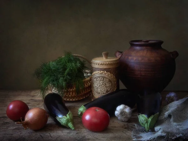 Patlıcanlar ve domateslerle dolu bir hayat