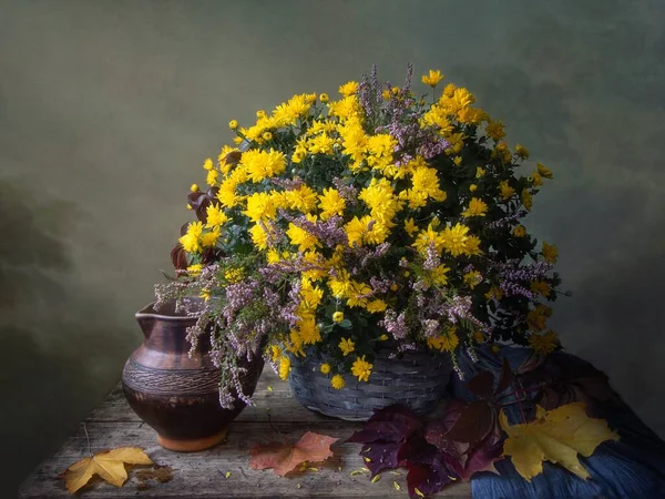 Herfst Stilleven Met Gele Chrysanten — Stockfoto