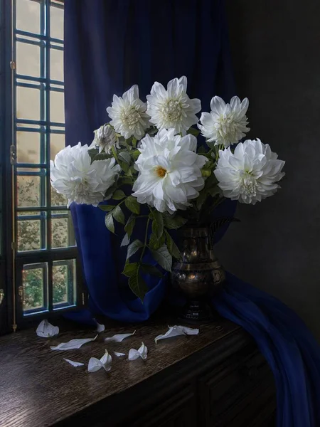 白いダリアの花束でまだ生活 — ストック写真
