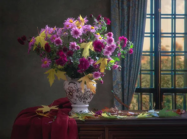 Nature Morte Automne Avec Bouquet Chrysanthèmes Dans Vase — Photo