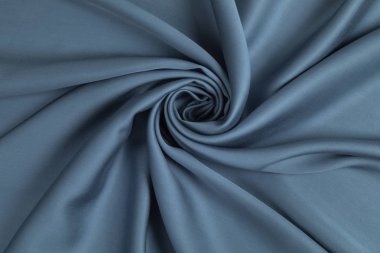 Mavi kumaş bir dekor ve bir iç için dekoratif sarmal kıvrımlar tarafından alınır