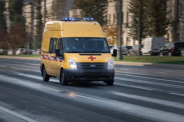 2018 Russia Moscow Car Health Service Ambulance City Streets — Stock Photo, Image