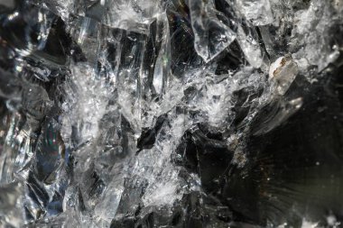 Dövülmüş camdan arka plan. Fi büyük taşlar bir yakın çekim