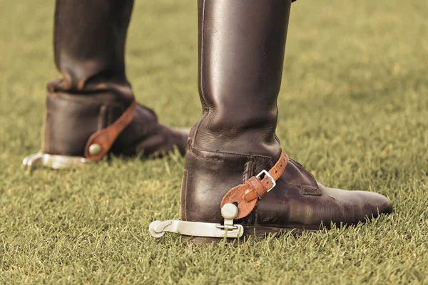 Botas de couro marrom ostentando equitação com esporas — Fotografia de Stock