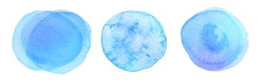 Suluboya soyut ışık mavi fırça darbeleri topluluğu. Beyaz arka plan üzerinde izole yaratıcı arka planlar. 
