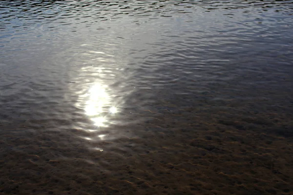 阳光对水面的反射 — 图库照片