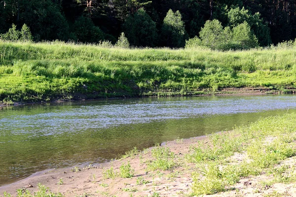 bir sızıntı little Nehri ile güzel doğa