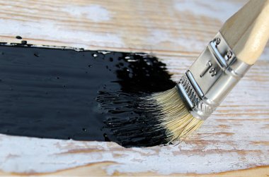 resim yüzeyler için fırça ile siyah boya