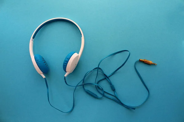 Auriculares Color Azul Fondo Del Mismo Color —  Fotos de Stock