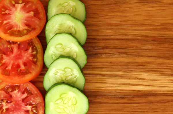 Pepinos Frescos Tomates Cortados Fatias — Fotografia de Stock