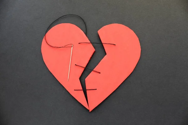 kırık bir kalp değil dikili veya birlikte yapıştırılmış