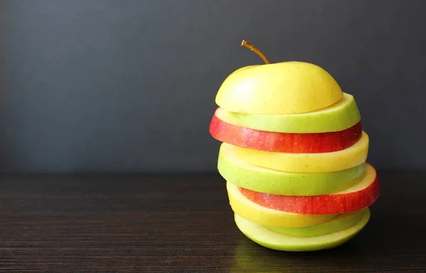 Apfel Zweifarbig Frisch Saftig Scheiben Geschnitten — Stockfoto