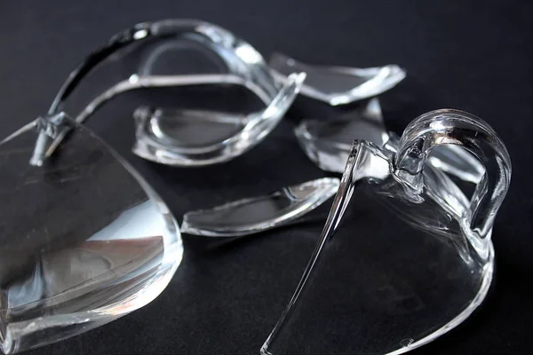 birlikte yapıştırılmış değil kırık cam Kupası