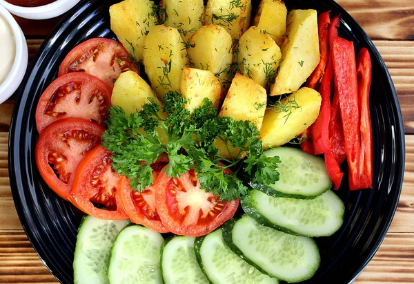 Batata Assada Forno Com Legumes Frescos — Fotografia de Stock