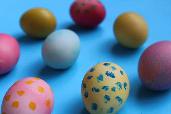 Ovos Galinha Páscoa São Pintados Cores Diferentes — Fotografia de Stock