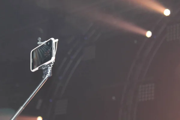 sopa ile bir gece kulübünde bir telefon