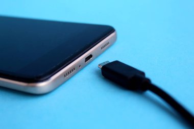 Gadget'ı telefon ve bunun için şarj