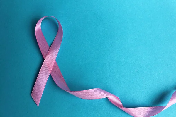 hastalığa karşı mücadelenin pembe kurdele simgesi