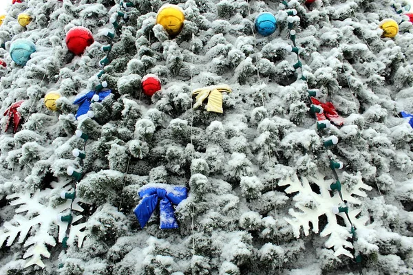 Tekstura Sztucznych Jodła Oddziałów Dużych Zabawki Pod Snow Biały — Zdjęcie stockowe