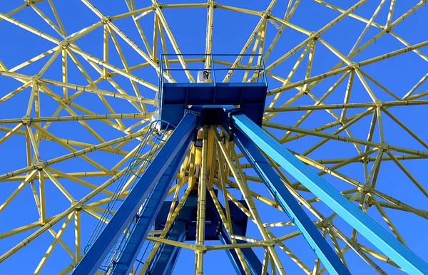 Iron Beams Spokes Ferris Wheel Sunny Weathe — Stock Photo, Image
