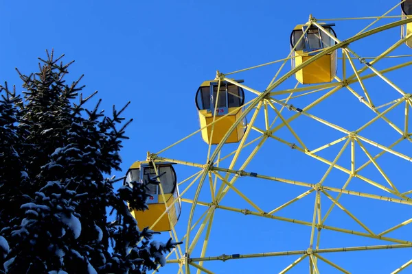 Ferris Wheel Cabins Closed Winter Sunny Weather — Stock Photo, Image