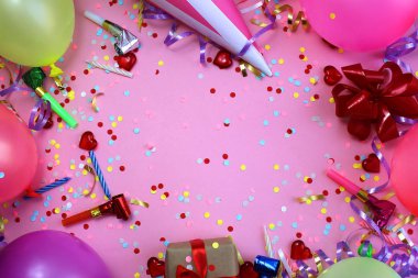 Arka plan açık pembe renkli bir tatil için