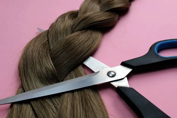 Волосы Плетены Колючки Лежат Ножницами — стоковое фото